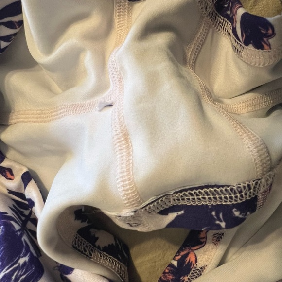 Fleo shorts large.  Never worn only tried on - Picture 5 of 5